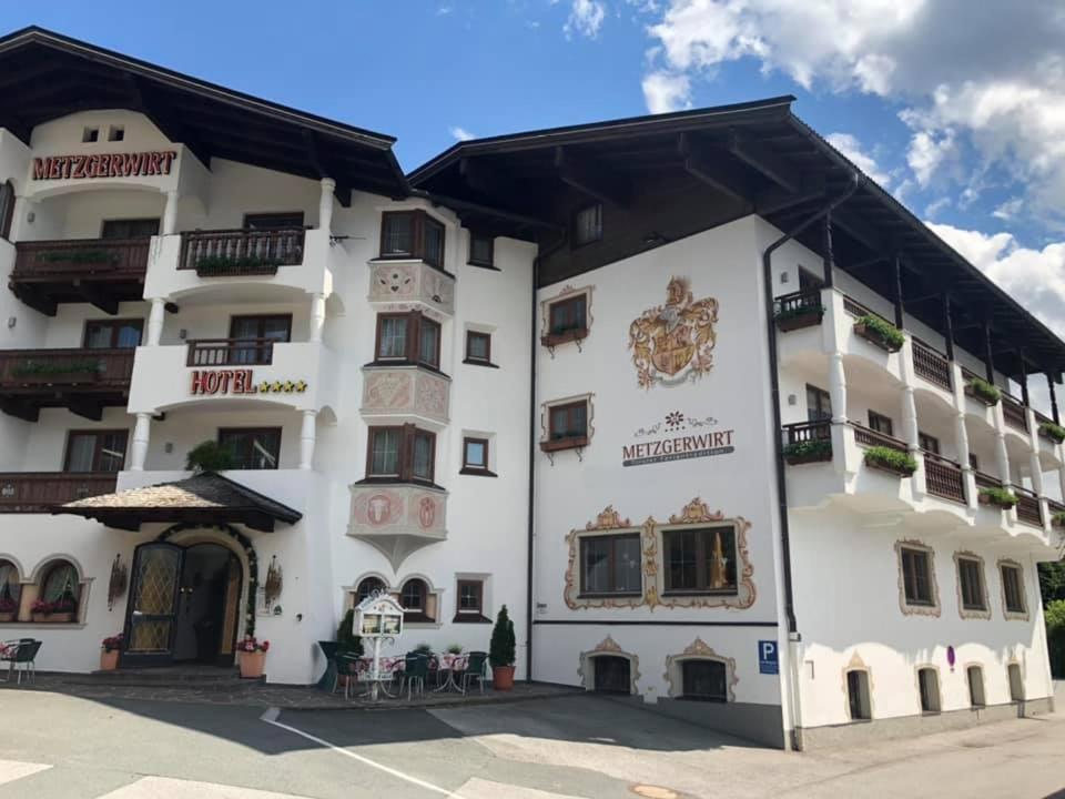 Hotel Metzgerwirt Кирхберг ин Тирол Екстериор снимка